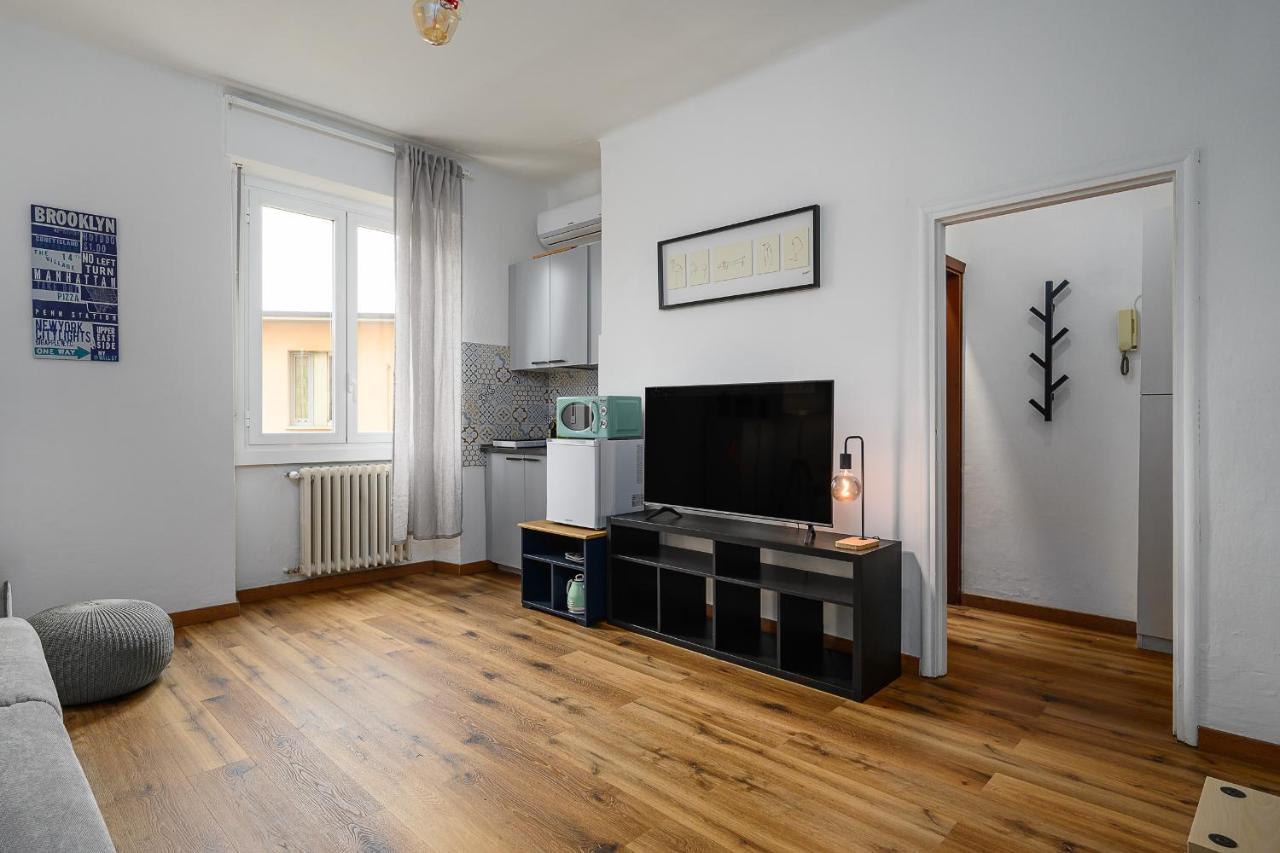 Insubria 8-3dx - Monolocale Cool Apartment